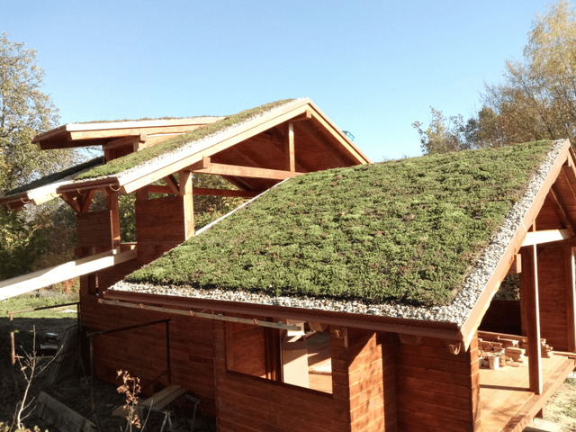 Ukázka realizace zelené střechy v Křivoklátu